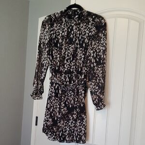 Petite XS Nine West Black and White Patterned Long Sleeve Dress
